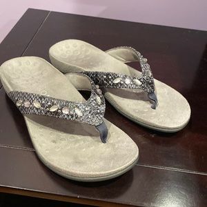Vionic gray support sandals